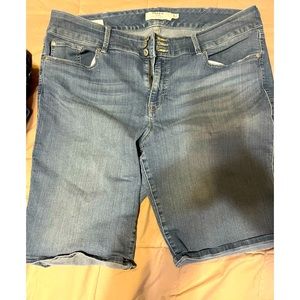 2/$20❤️ EUC torrid Bermuda shorts
